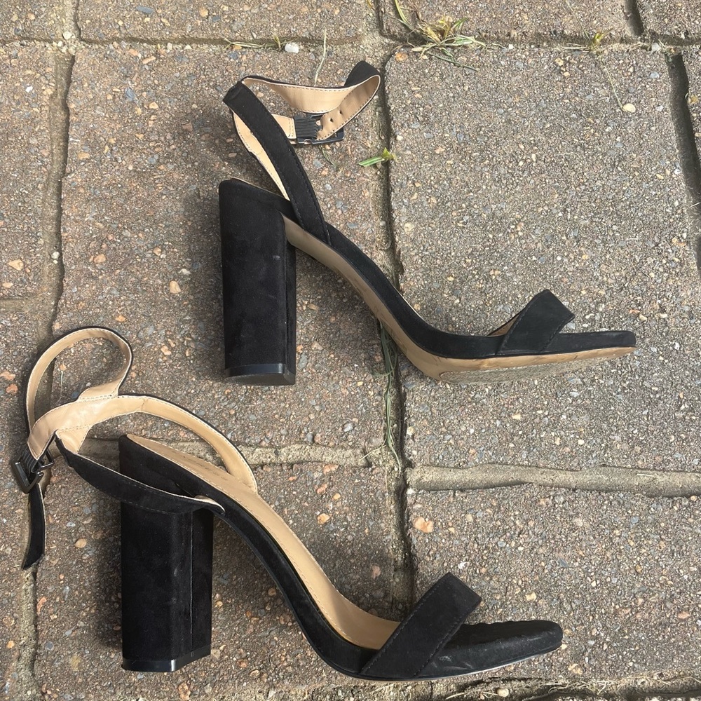 chunky black strappy heel y2k 
size 9 express